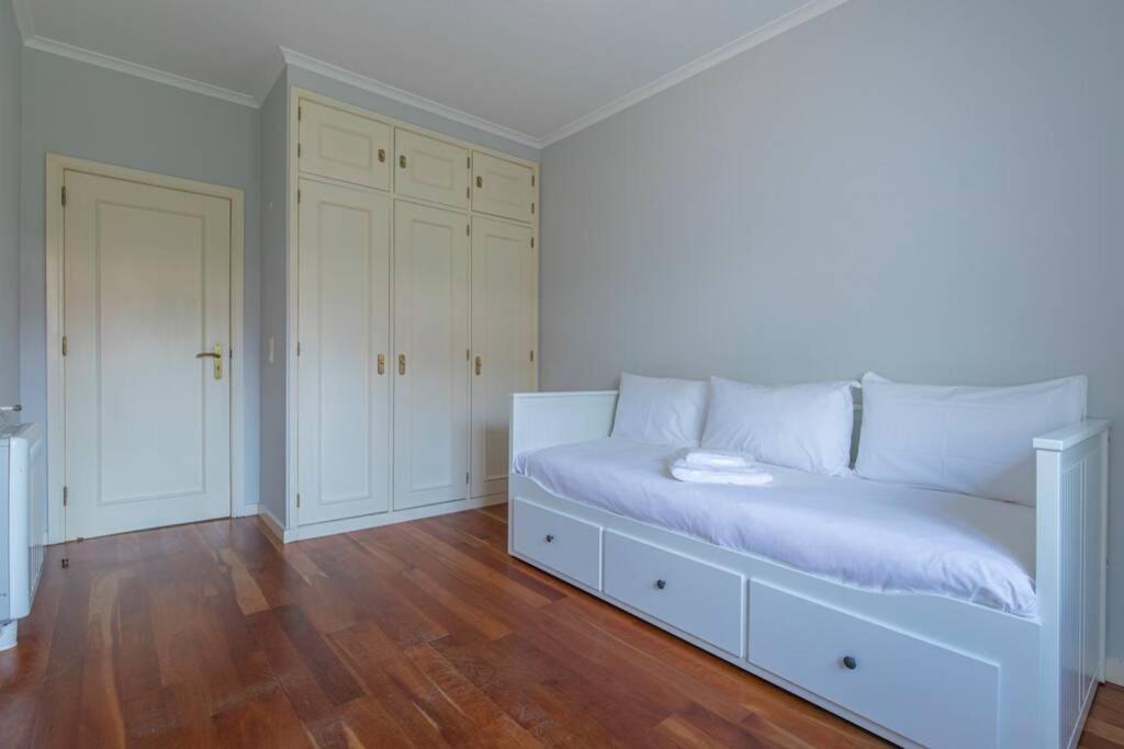 Stunning Apartment W/ Pool Cascais Luaran gambar